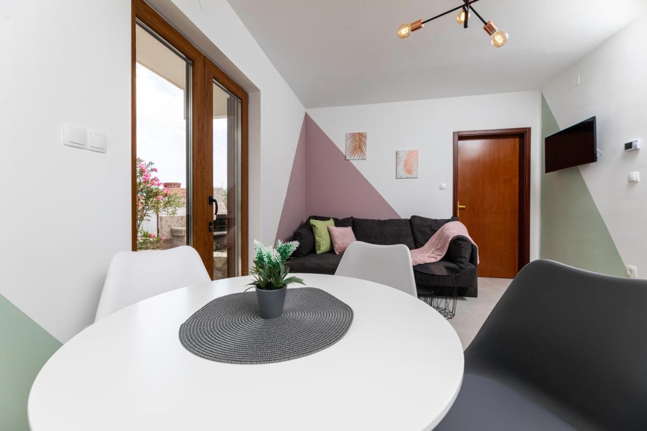 קרק Apartments Vjeko מראה חיצוני תמונה